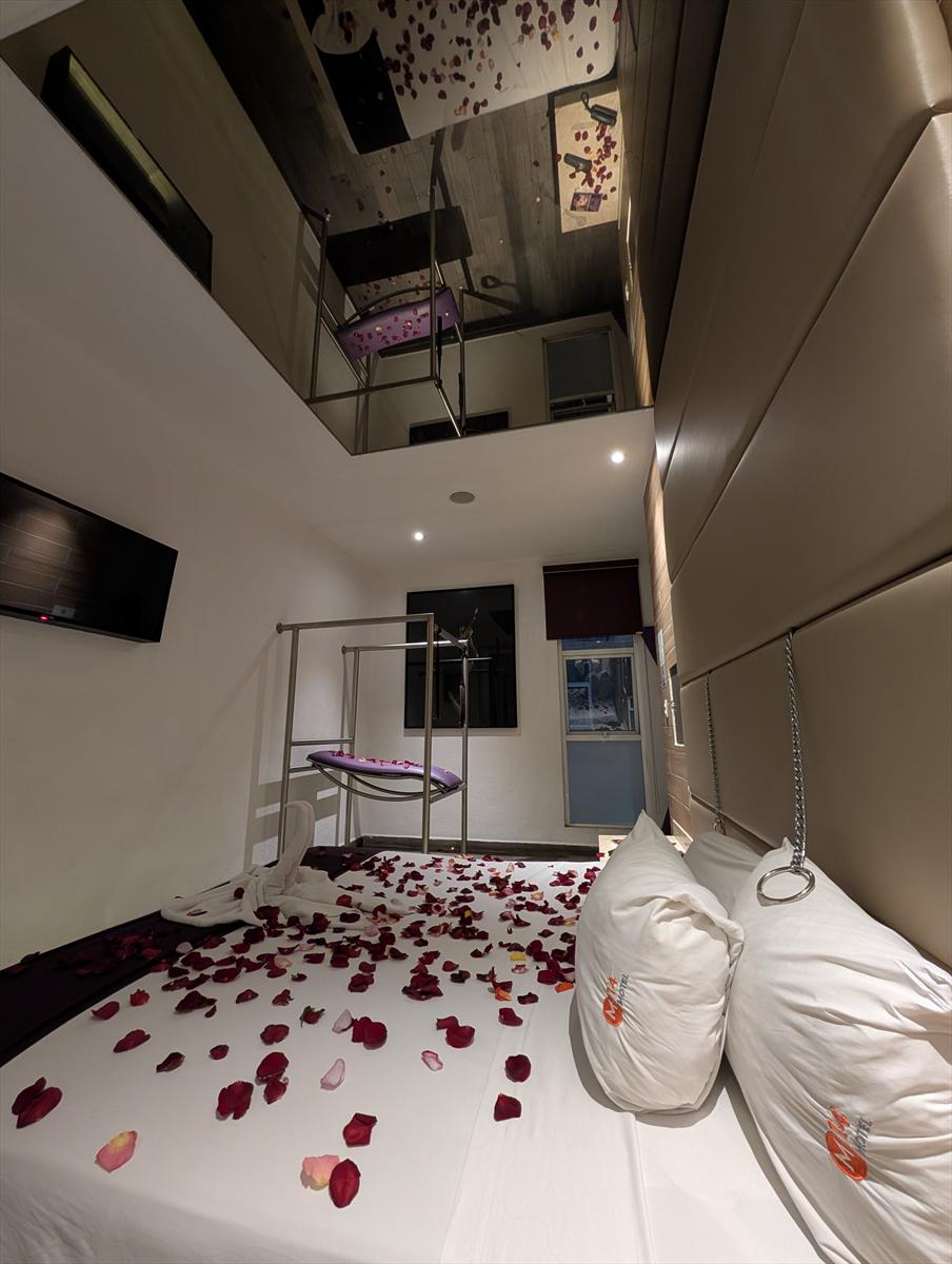Habitación temática con pétalos