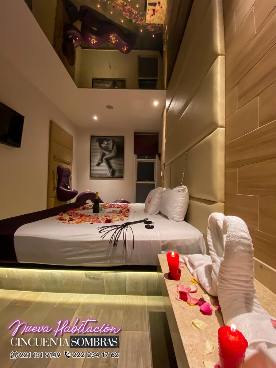 Cama y detalles románticos