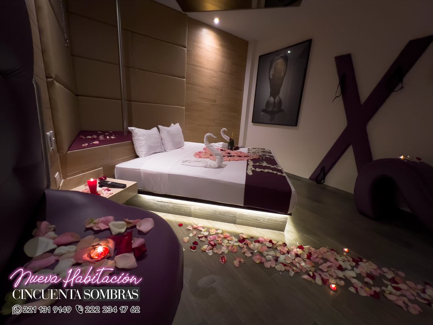 Cama y ambientación de habitación Jacuzzi